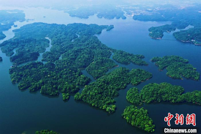 航拍江西新余仙女湖春景 湖光山色 风光旖旎